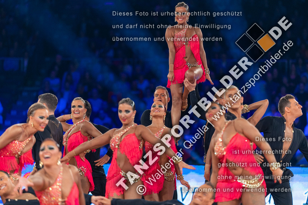 20231111-00448 | Hier finden Sie Tanz Bilder vom Latein und Standard Formationen tanzen. Sportbilder vom Tanzsport. Schöne Fotos und von Weltmeisterschaft, Europameisterschaft, Bundesliga, Regionalliga, Oberliga und Landesliga sowie von GOC Stuttgart, DanceComp, WM Bremen