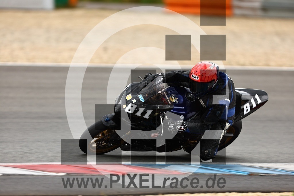 0811-20250830_07911 | Schöne Erinnerungen an spannende Momente - das festzuhalten ist unser Job. PIXELrace.de ist seit 2003 auf den Rennstrecken Europas unterwegs um die Action draußen beim Fahren und die wunderbare Stimmung imm Fahrerlager für euch einzufangen.