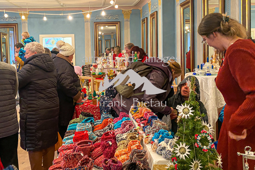 IMG_4507 | Kunsthandwerker in den vielen verschiedenen Räumen des Ludwigsthaler Schloss