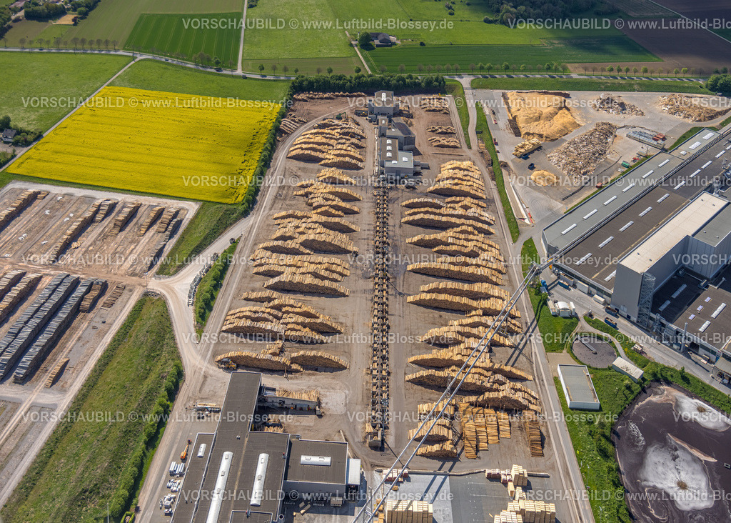 Brilon240503566 | Luftbild, Egger Holzwerkstoffe Brilon GmbH, Holzlagerplatz, Brilon, Sauerland, Nordrhein-Westfalen, Deutschland
