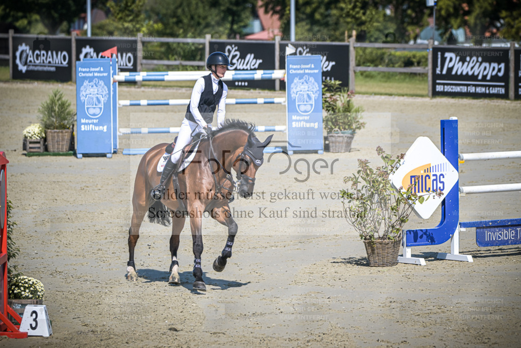 DOS_1145 | Entdecke hochwertige Reitturnierfotos von Foto Oger. Professionell, emotional und authentisch – jetzt Lieblingsmomente im Shop bestellen. - Realisiert mit Pictrs.com