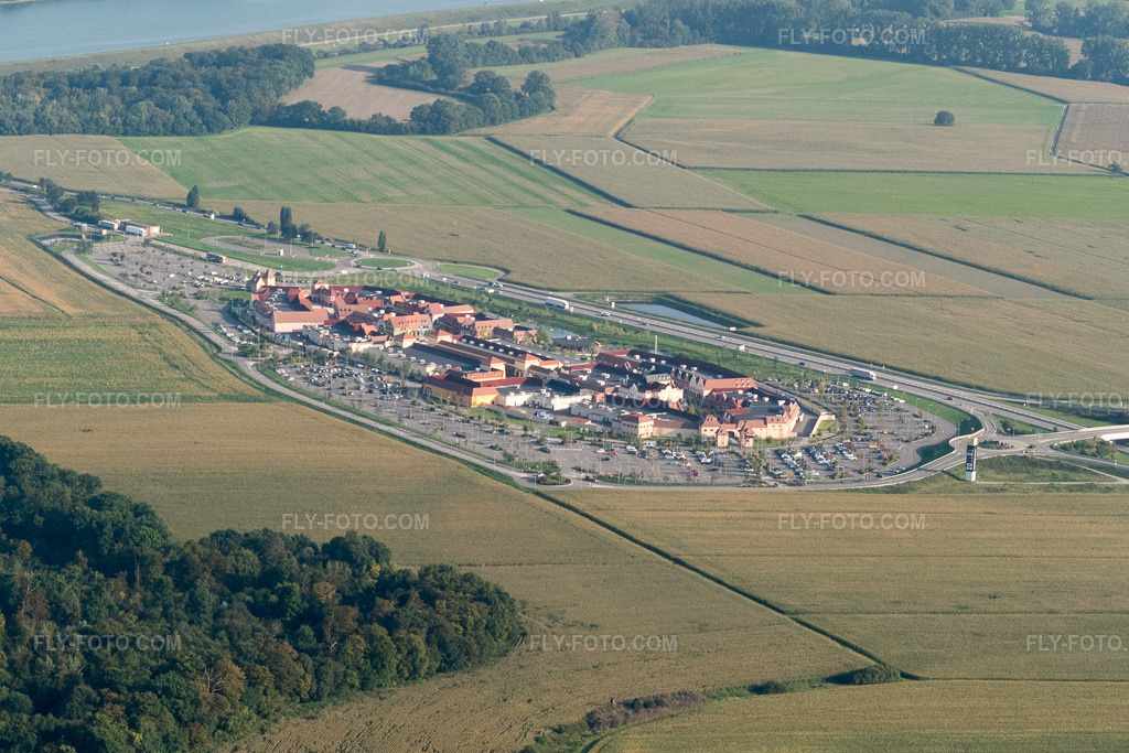 Aerial view: Outlet Center in Roppenheim in the state Bas-Rhin, France.Photo: P1000906.jpg taken on 09/15/2014 by Werner Riehm/FLY-FOTO.comResolution of the original: 5472 x 3648 px