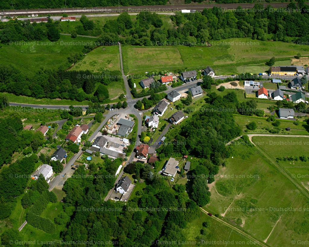 2611173 | FELLERDILLN 09.06.2006 Wohngebiet einer Einfamilienhaus- Siedlung  in Fellerdilln im Bundesland Hessen, Deutschland // Single-family residential area of settlement  in Fellerdilln in the state Hesse, Germany Foto: Gerhard Launer