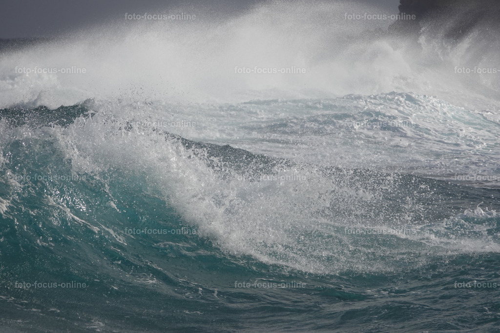 Wild waves | Atlantic breakwater