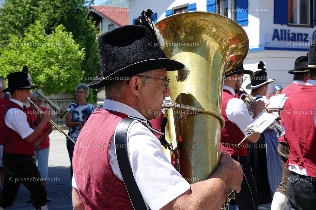 news-2022-Juli17-Musikumzug-Reutte-DSD02974-Elmen | Info aus dem Bezirk Reutte/Ausserfern Tirol sowie eine umfangreiche Bilddatenbank über die gesamte Region: Lechtal, Talkessel Reutte, Tannheimertal, Zwischentoren. Lech, Plansee, Zugspitze, Grenztunnel, B179, Fernpassstraße, Verkehr, Lawinen, Tradition, - Realisiert mit Pictrs.com