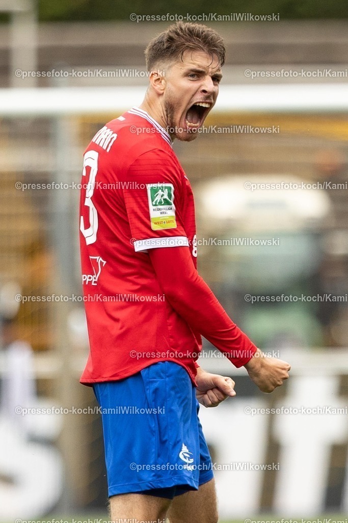 xkwi17082501020 | 17.08.2025, xkwix, Fußball, Regionalliga West, BBorussia Dortmund U23 - Wuppertaler SV, Stadion Rote Erde: Torjubel nach dem Tor zum 1:1 durch Hans‑Juraj Hartmann (Wuppertaler SV #13)