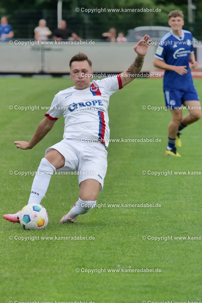 Fußball : Testspiel : SuS 09 Dinslaken - Schalke 04 U 19 am 25.07.2024 | Foto : Jochen Emde / www.kameradabei.de - Realisiert mit Pictrs.com
