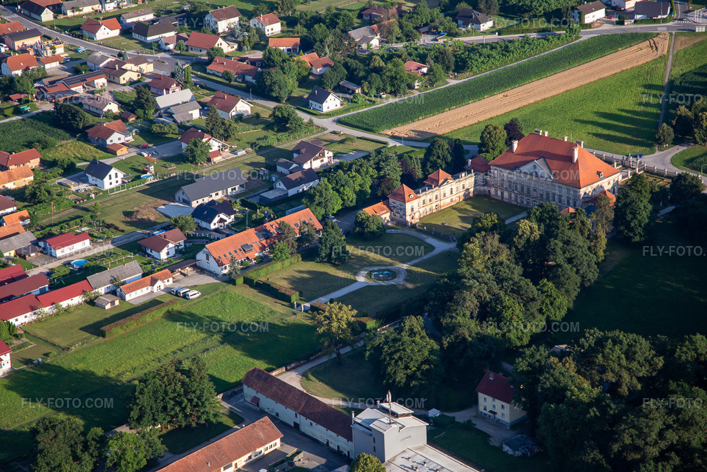 Aerial view: Dornau Castle in Dornava in the state Slovenia, Slovenia. – Photo: IMG_137299.jpg taken on 07/08/2023 by Werner Riehm/FLY-FOTO.com – Resolution of the original: 5472 x 3648 px – Občina Dornava