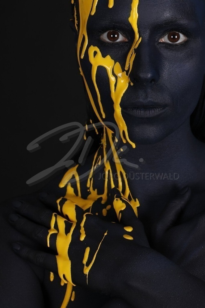 BodyArt-DARKBLUESPLASH_6493b | #007 | Modell: Sonia | Foto: Tschiponnique Skupin - Realisiert mit Pictrs.com