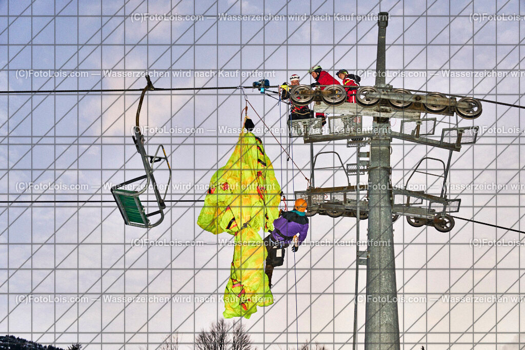 ALP4856_Nacht der Ballone_Bergrettungsschauuebung | NACHT DER BALLONE in Lackenhof am Ötscher, Sa 28. Dezember 2024.Mit einer Schauübung der Bergrettung Lackenhof, dem Ballonclub Ötscherland und den Gaminger Ötscherteufeln unter Zusammenarbeit mit der FF Lackenhof, dem Musikverein, dem Pensionistenverband, dem CampingClub, der Schirmbar und Konditorei Czihak, der Fuchswaldhütte und der Pizzeria Venezia, die für die Verköstigung sorgten, sowie der Ötscherliftgesellschaft, der Gemeinde Gaming und dem Ötscher-Tourismusverband.