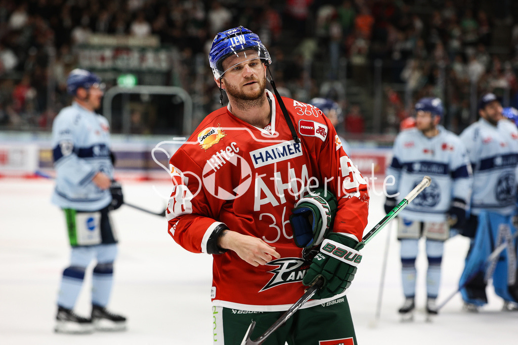 Augsburger Panther - Straubing Tigers | Maximilian RENNER (AEV #58) enttaeuscht nach der Partie