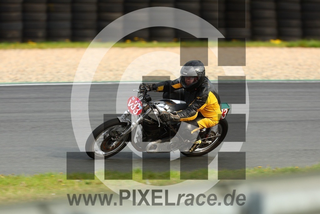 0v33-20260418_04832 | Schöne Erinnerungen an spannende Momente - das festzuhalten ist unser Job. PIXELrace.de ist seit 2003 auf den Rennstrecken Europas unterwegs um die Action draußen beim Fahren und die wunderbare Stimmung imm Fahrerlager für euch einzufangen.