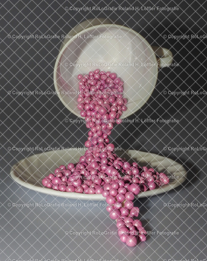 20241103-16 | Schwebende Tasse - Realisiert mit Pictrs.com