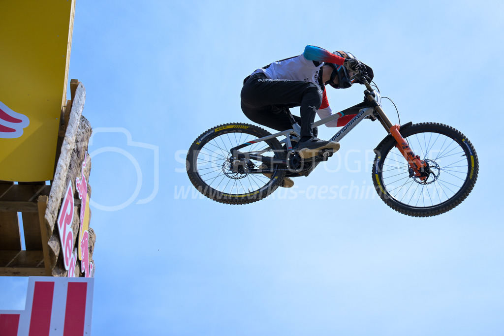 UCI Mountain Bike World Cup Lenzerheide 2022 - Downhill - 9. July 2022 | UCI Mountain Bike World Cup Lenzerheide 2022 - Downhill
Bike Kingdom, Lenzerheide
#15 TRUMMER David (AUT)
Bild: Sportfotografie Markus Aeschimann | www.markus-aeschimann.ch - Realisiert mit Pictrs.com