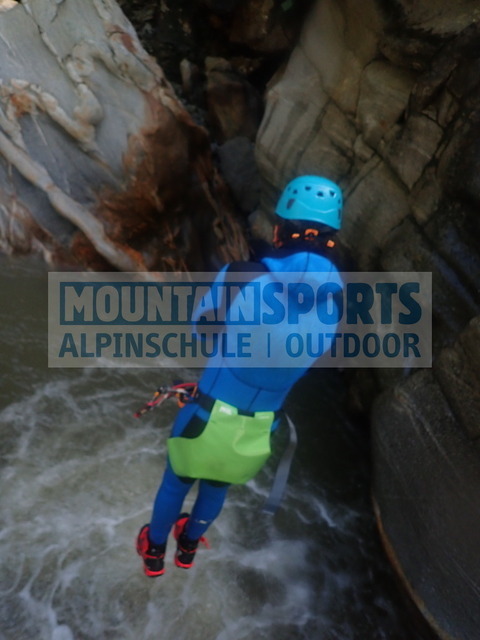 PC020027 | Bestelle die Bilder deines Berg- oder Wasser-Abenteuers mit Mountain Sports bequem von zu Hause aus direkt über unseren Online Fotoshop von pictrs.com. - Realisiert mit Pictrs.com