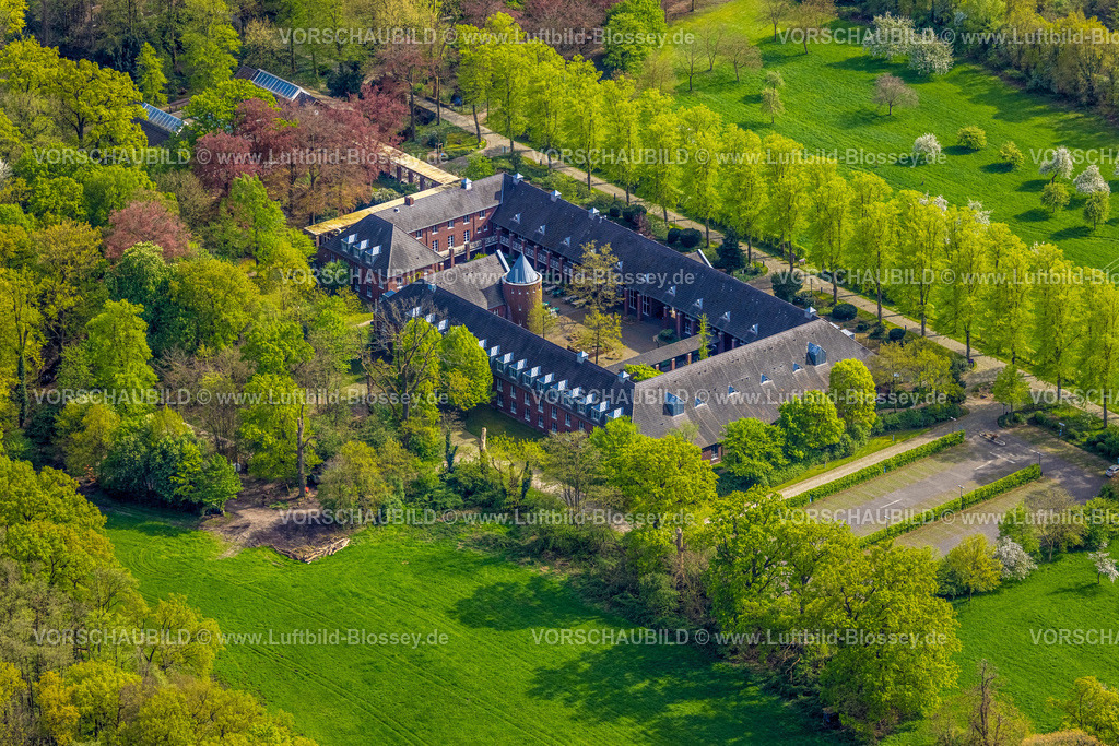 Nettetal240402871KrickenbeckerSeen | Luftbild, Schloss Krickenbeck, Châteauform Tagungszentrum, Baumallee, Naturschutzgebiet umgeben von Seen, Leuth, Nettetal, Niederrhein, Nordrhein-Westfalen, Deutschland