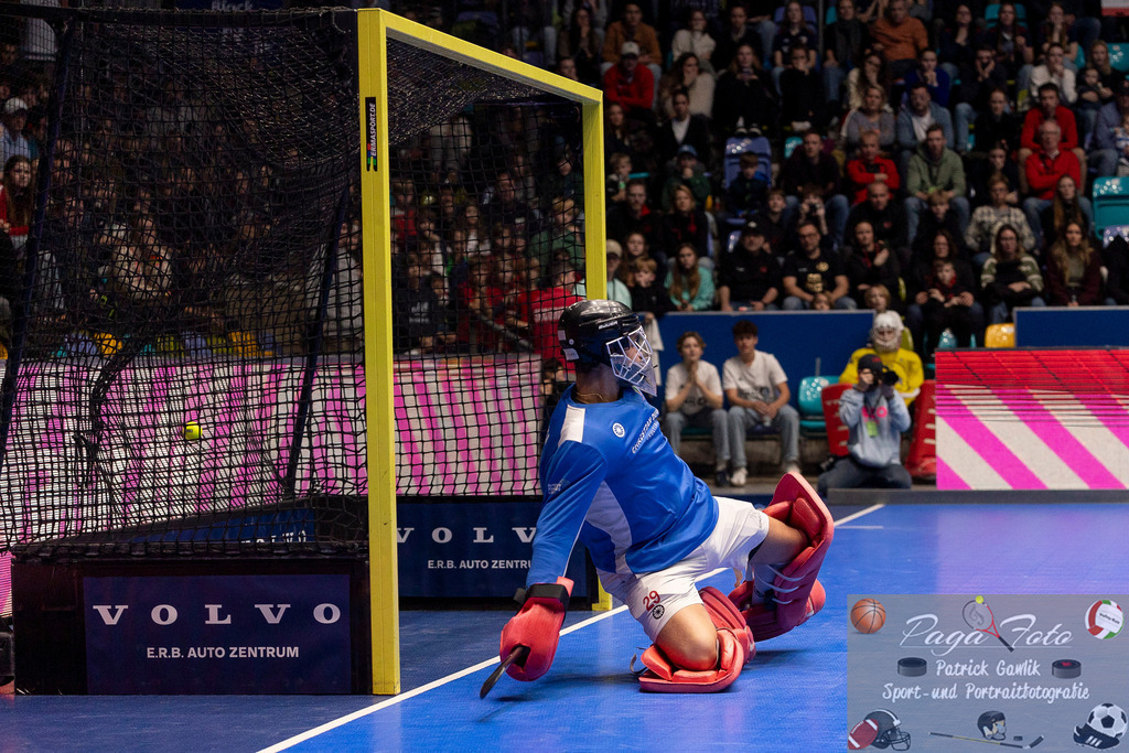 Volvo E.R.B. Final 4 Finale Männer: Harvestehuder THC - Crefelder HTC, 26.01.2025 | Joshua William Onyekuwe Nnaji (Crefelder HTC #29) kann den Penalty Schuss nicht halten, Harvestehuder THC - Crefelder HTC, Frankfurt, Süwag Arena, 26.1.2025 - Realisiert mit Pictrs.com