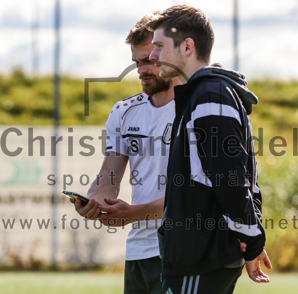 2023-10-21_059_FC_Langengeisling_gegen_TSV_Eching | Erding, Deutschland, 21.10.2023:
Fußball, Bezirksoberliga 2023 / 2024, 8. Spieltag, FC Langengeisling gegen TSV Eching, Endergebnis: 0:0

Trainer Jan Strehlow (TSV Eching)

Foto: Christian Riedel / fotografie-riedel.net