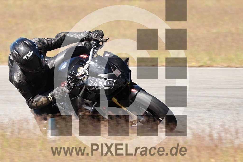 0299-20240512_06024 | Schöne Erinnerungen an spannende Momente - das festzuhalten ist unser Job. PIXELrace.de ist seit 2003 auf den Rennstrecken Europas unterwegs um die Action draußen beim Fahren und die wunderbare Stimmung imm Fahrerlager für euch einzufangen.
