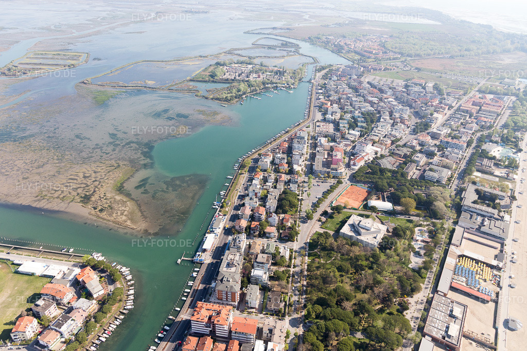 Luftbild: Ortsansicht in Grado im Bundesland Gorizia in Italien. Foto: IMG_098083.jpg vom 03.04.2017 durch Werner Riehm/FLY-FOTO.de