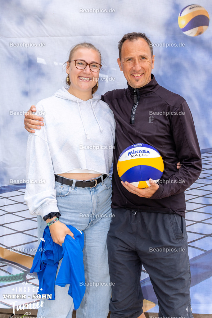 2022-00063108-Vater-Sohn-Turnier-Teamfotos-2 | 26.05.2022; Berlin Foto: Gerold Rebsch - www.beachpics.de