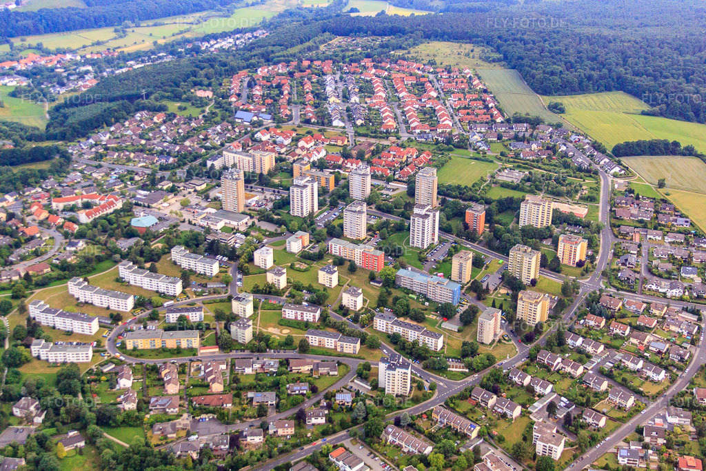 Luftbild: Wohnhochhäuser an der Adenauerstraße im Ortsteil Aschenberg aus Süden in Fulda im Bundesland Hessen in Deutschland. Foto: IMG_68452.jpg vom 21.06.2014 durch Werner Riehm/FLY-FOTO.de