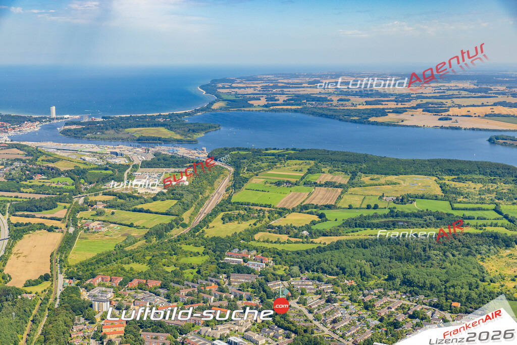 Alt Kücknitz Lübeck Bild- Das Luftbild wurde 2025 vom UL-Flugzeug heraus erstellt ( keine Drohne bzw. Drohnenaufnahme ) - Hochauflösende Luftaufnahme -Nicht vergleichbar mit Google Maps oder Satelittenbilder- Die Geschenkidee !Mit Lizenz und Bildrechte bestellbar - CC