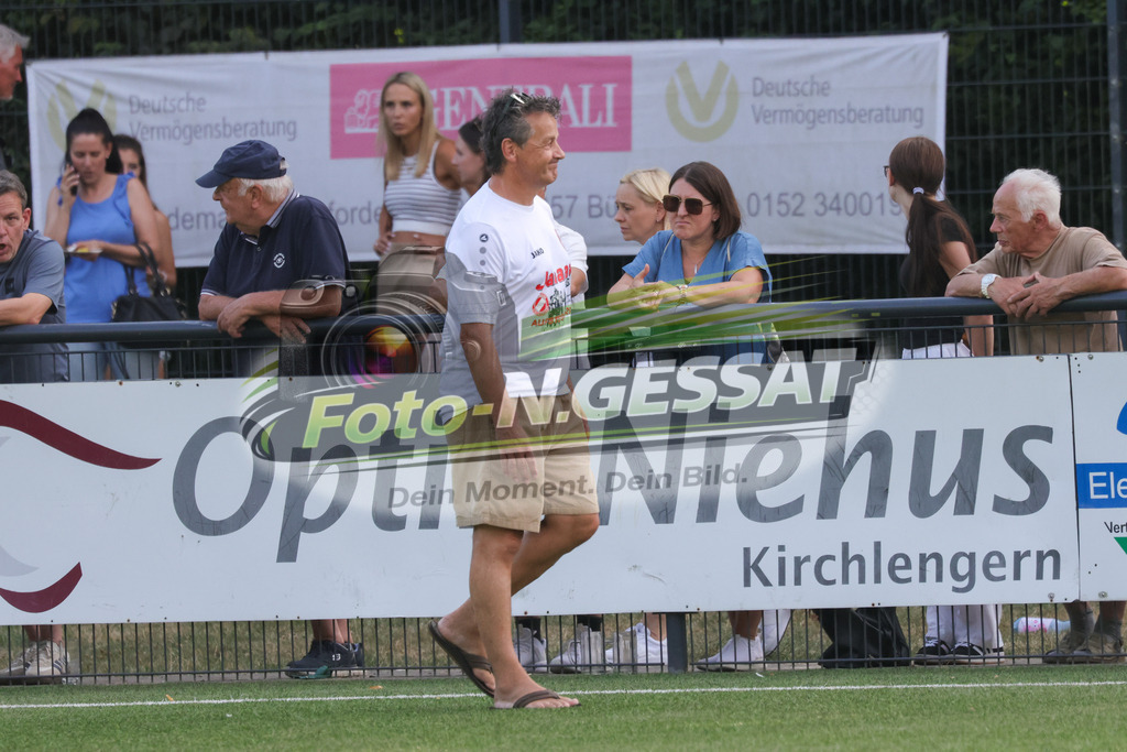 FC RW Kirchlengern - SuS Bad Westernkotten | Auf dem Bild zu sehen: FC RW Kirchlengern Sportlicher Leiter: Stefan ArndtFC RW Kirchlengern, SuS Bad Westernkotten, Saison 26/27, Westfalenliga, Kirchlengern, Deutschland - Realisiert mit Pictrs.com