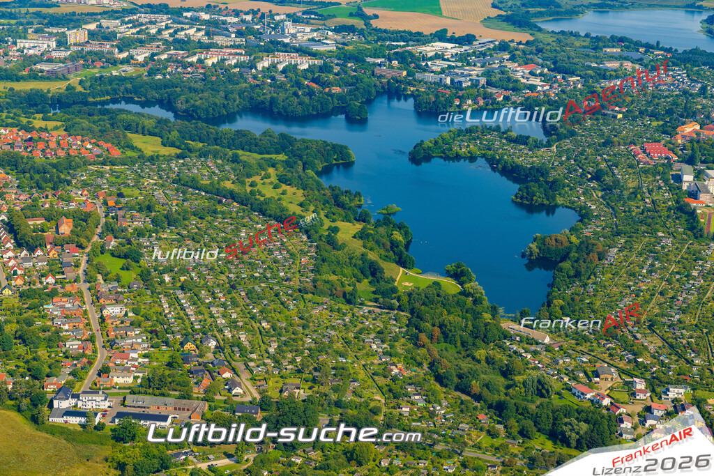 Schwerin Bild- Das Luftbild wurde 2025 vom UL-Flugzeug heraus erstellt ( keine Drohne bzw. Drohnenaufnahme ) - Hochauflösende Luftaufnahme -Nicht vergleichbar mit Google Maps oder Satelittenbilder- Die Geschenkidee !Mit Lizenz und Bildrechte bestellbar - CC