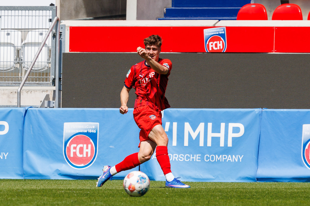20260503-U19_FCH-LEV_138 | 1.FC Heidenheim 1846 vs. Bayer 04 Leverkusen, Fußball, U19, A-Junioren, NWL, U19-DFB-Nachwuchsliga, 2025/2026, Achtelfinale, 03.05.2026 in Heidenheim, Voith Arena(Foto: Michael Bulling) - Realisiert mit Pictrs.com