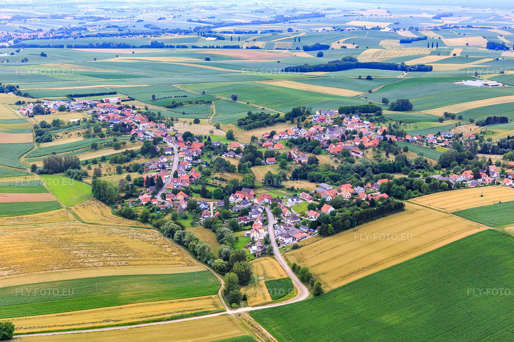 Vue aérienne: Vue de la ville depuis le sud-est à Eberbach-Seltz dans le département Bas Rhin, France.Photo: IMG_107901.jpg prise le 14/06/2018 par Werner Riehm/FLY-FOTO.euRésolution de l'original: 5312 x 3541 px