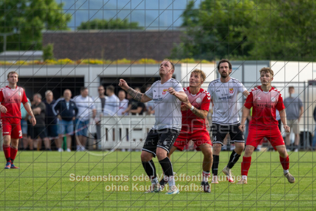 20250616_201728_0797 | #,  TV Eybach (weiß) vs. 1.FC Donzdorf II (rot), Fussball, Entscheidungsspiel 3 in Kreisliga A3 - Bezirk Neckar/Fils, Saison 2024/2025, Rasensportplatz, Staufenecker Str. 41, 73084 Salach, 16.06.2025 - 18:30 Uhr,Foto: PhotoPeet-Sportfotografie/Peter Harich
