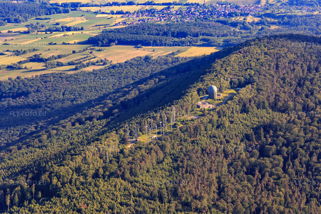Vue aérienne: Col de Pfaffenschlick, radar à Lampertsloch dans le département Bas Rhin, France – .Photo: IMG_115383.jpg prise le 16/06/2019 par Werner Riehm/FLY-FOTO.eu – Résolution de l'original: 5263 x 3509 px