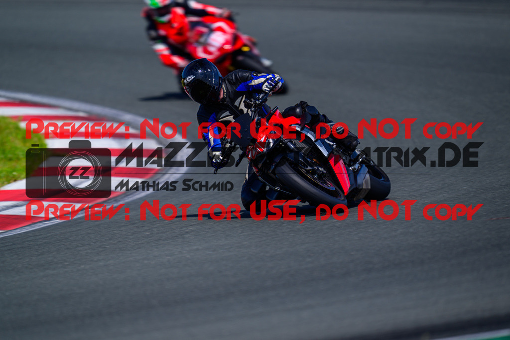 MaZZes_FotoMatrix_240725_6007705_5157 | ROT