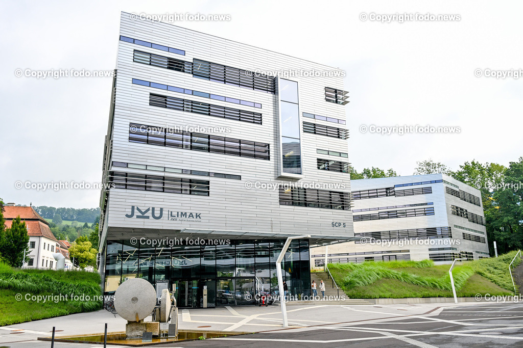 JKU Linz_ Science Park_ 31.07.2025-2 | 31.07.2025, LINZ, AUT, Johannes Kepler Universitaet, JKU, Gelaende, im Bild Themenbild, JKU Linz, Science Park, Campus, Technologie, hoch-modernes und architektonisch spektakulaeres Campus-Zentrum, Mechatronik, Kuenstliche Intelligenz, Digitalisierung, Mathematik, Forschung, Entwicklung, Limak