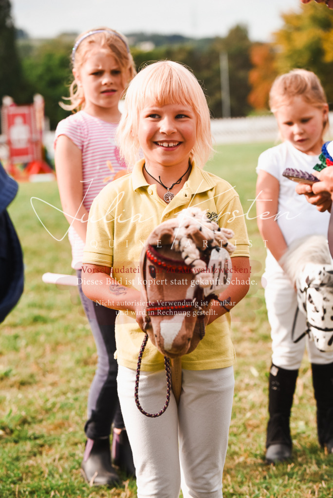 DSC_4753 | Pferde- und Turnierfotografie in Westsachsen. Pferdeportraits, Auftragszeichnungen und intuitive Kunst.