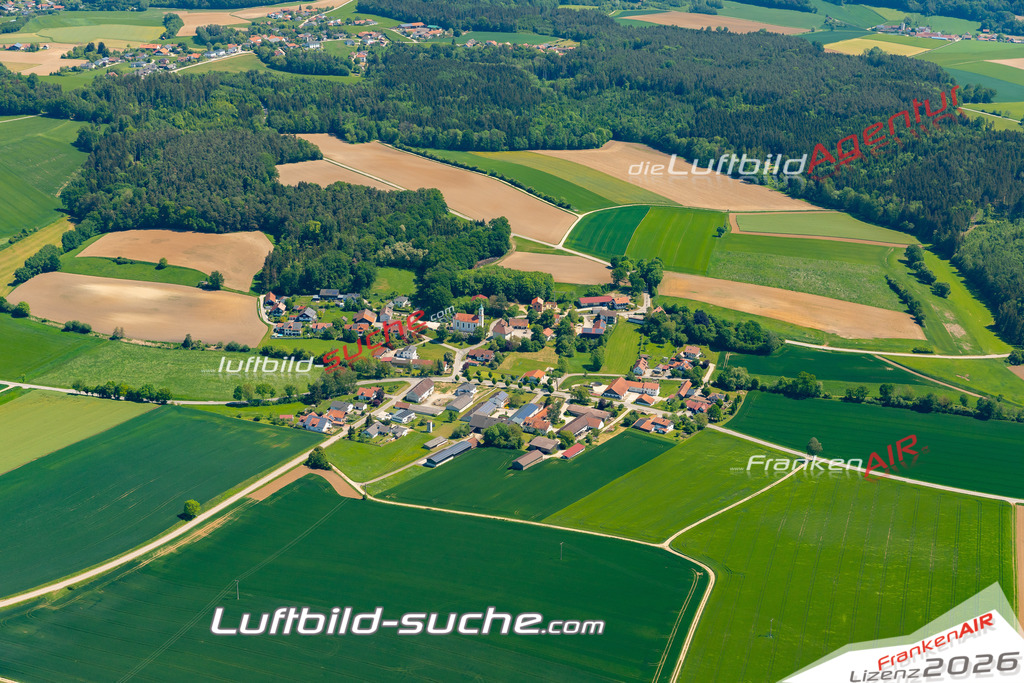 Das Luftbild zeigt : Veitsbuch Weng - Die Luftaufnahme wurde 2024 vom UL-Flugzeug aus erstellt ( keine Drohne ) - Hochauflösende Luftaufnahme - Für grossformatige Ausdrucke geeignet. Die Geschenkidee !Mit Lizenz und Bildrechte bestellbar