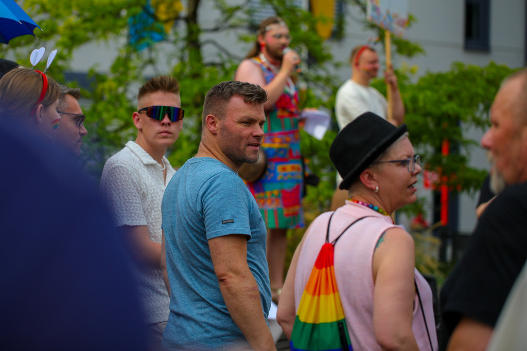 CSD_Moers_190725_086 | Bildergalerie von Sport-Ereignissen aber auch von weiteren spannenden Dingen - nicht nur vom Niederrhein. In Anlehnung an den bekannten Spruch von Hanns Dieter Hüsch heißt das Motto: "Niederrhein ist überall".  - Realisiert mit Pictrs.com