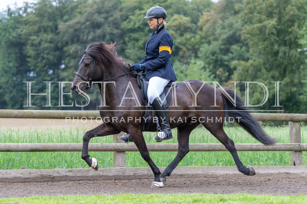 KAI00579 | Ihr sucht einen Fotografen für eure nächste OSI? Ich begleite auch euer Turnier für Islandpferde fotografisch.  - Realisiert mit Pictrs.com