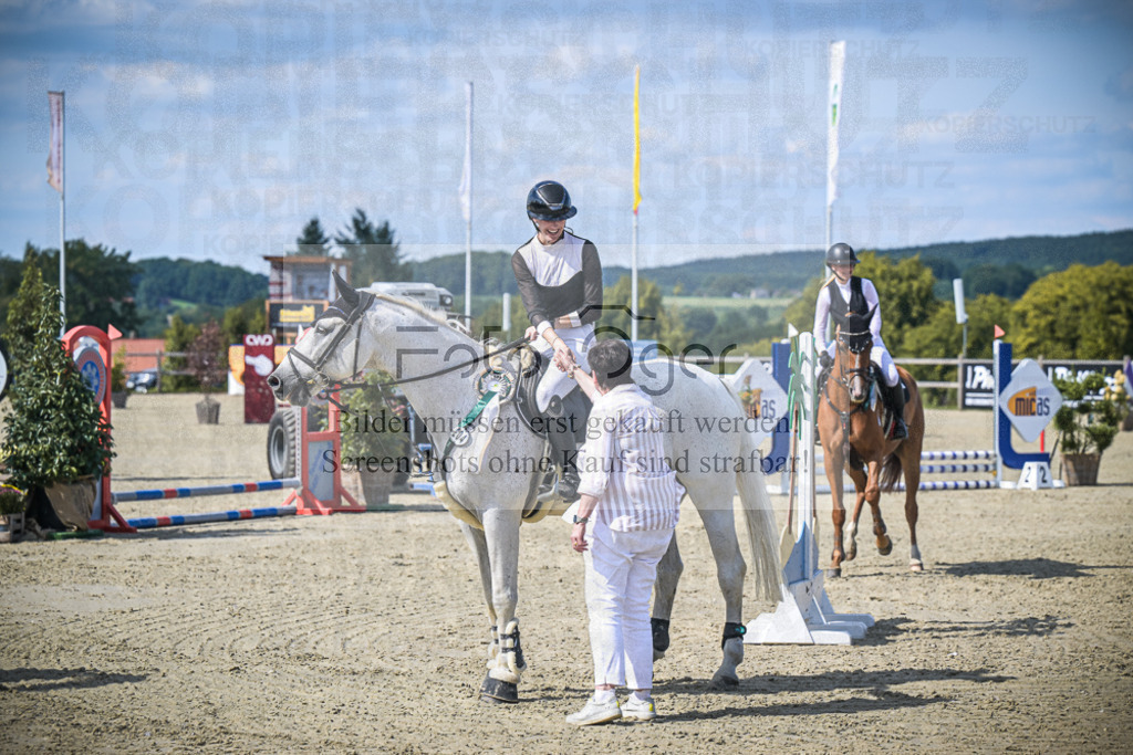 DOS_0048 | Entdecke hochwertige Reitturnierfotos von Foto Oger. Professionell, emotional und authentisch – jetzt Lieblingsmomente im Shop bestellen.Deutschlandweite Turnierfotografie. - Realisiert mit Pictrs.com