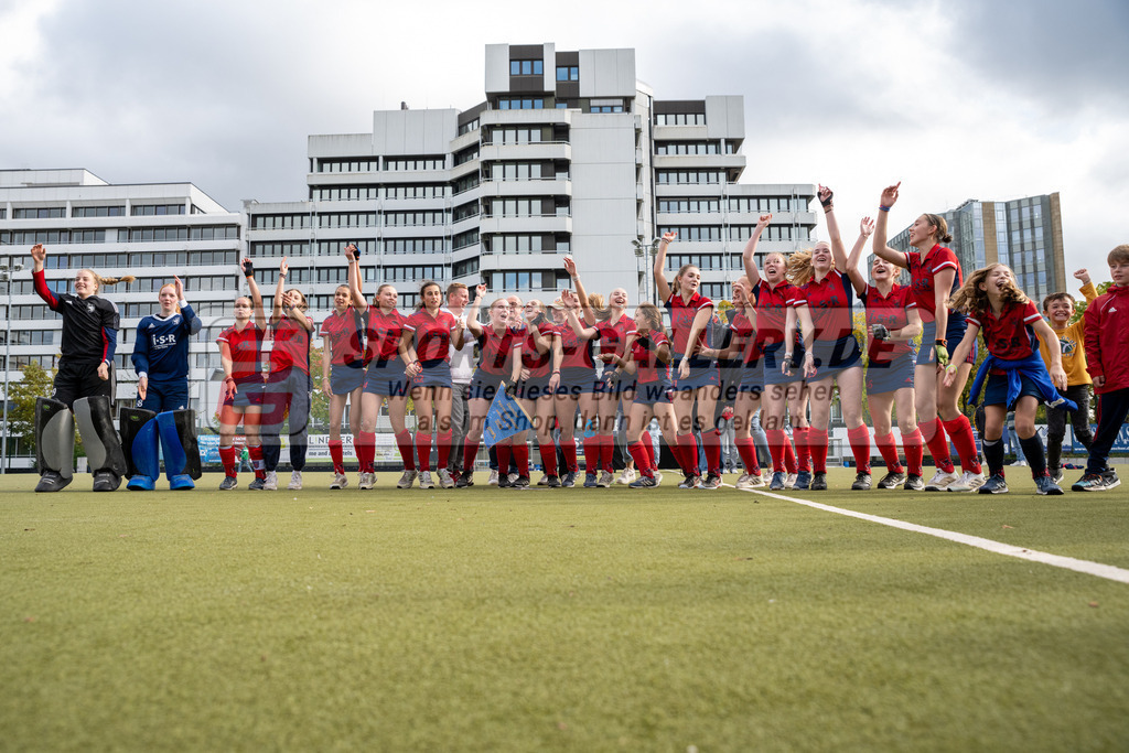 SFE_20231022_0236 | Deutsche Meisterschaft Weibliche U16 Finale Uhlenhorst Mülheim - Düsseldorfer HC am 22.10.2023 in Köln (Düsseldorfer Hockeyclub 1905 e.V.), Photo: Stephan Fehrmann 2023 (Sports-Gallery)