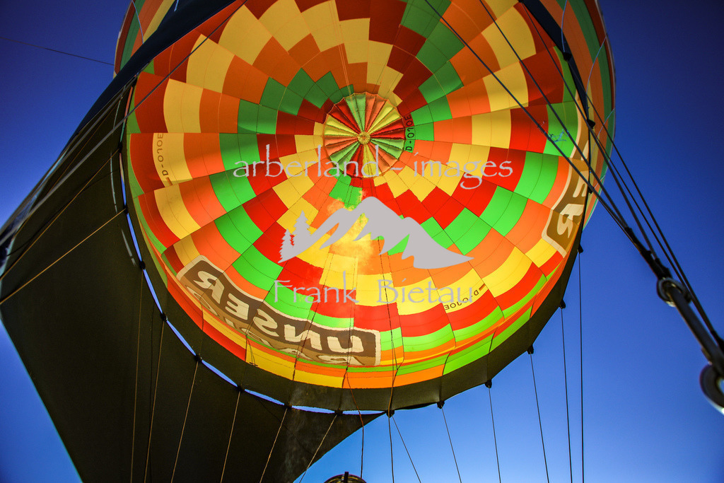 OE7A0744 | 6000 Kubikmeter heiße Luft heben den mit 11 Menschen besetzten Ballon