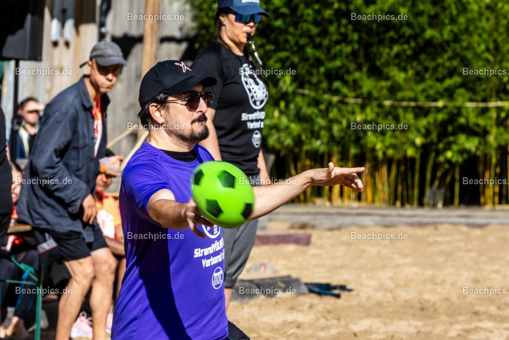 2025-200081297-Strandvölkerball-WM_1 |  23.08.2025; Berlin Foto: Gerold Rebsch - www.beachpics.de