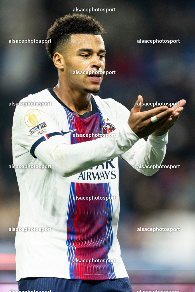 9L6A1050 | Joie des joueurs de l'equipe de Paris Saint-Germain (PSG) apres le but de Désiré Doué #14 (PSG) - Realisiert mit Pictrs.com