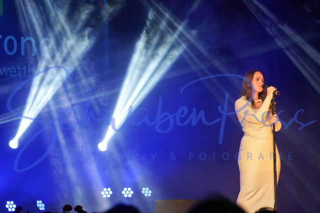 060424Ho1305 | Anastida -Stauferkrone 2024
Der internationale Schlagerwettbewerb Stauferkrone wird 2024 bereits zum fuenften Mal von Maitis Media ausgerichetet. 
Deutschland, Donzodrf, Stadthalle, 06.04.2024


