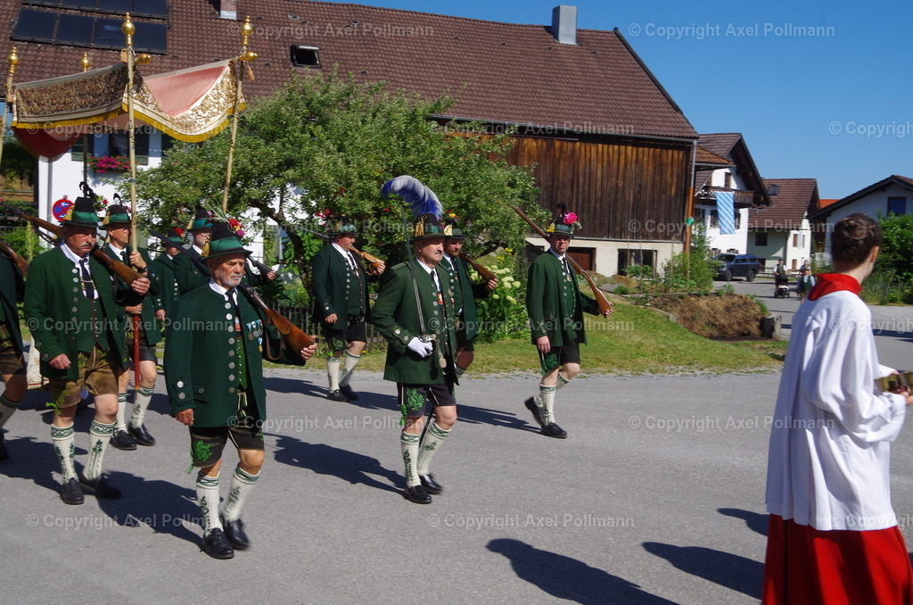 IMGP5380 | fotografiert von Axel PollmannLeonhardi Wallfahrt Benediktbeuern und Murnau, Fronleichnam, Fasching, Landschaft im Loisachtal und Benediktbeuern  - Realisiert mit Pictrs.com