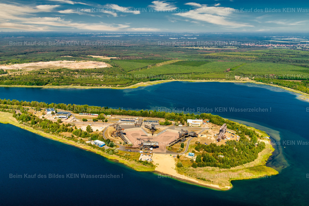 Ferropolis blauer Himmel-9686 | Ferropolis - Stadt aus Eisen - Realisiert mit Pictrs.com