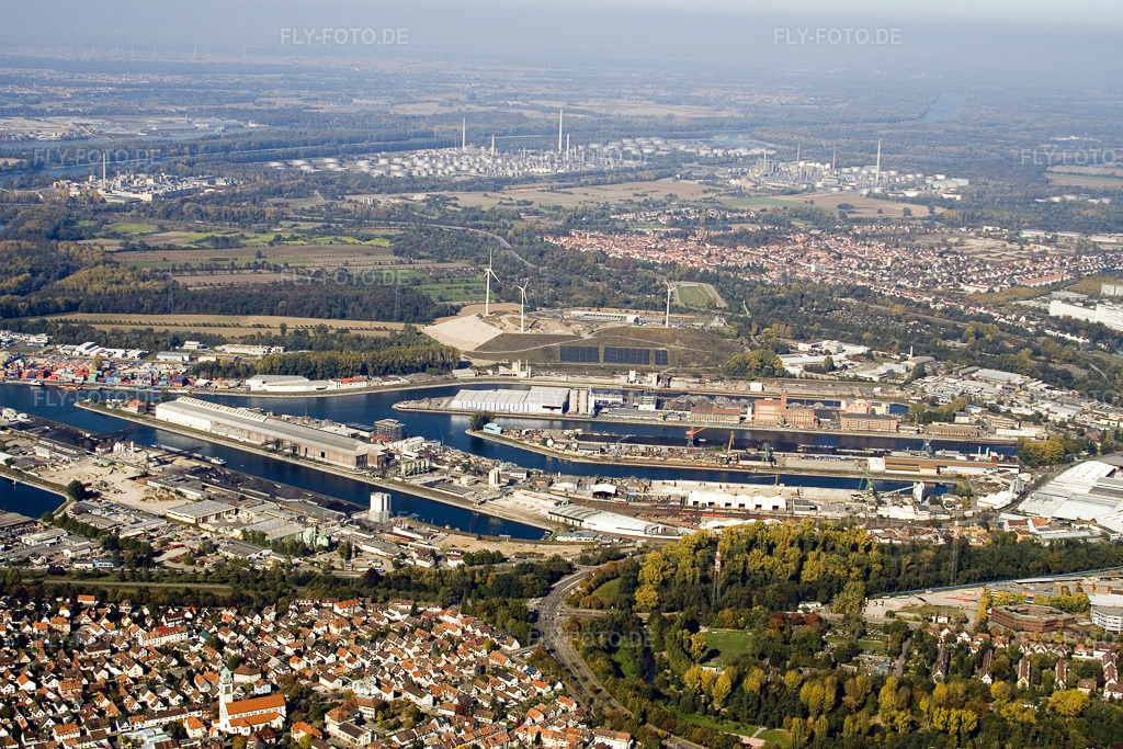 Luftbild: Rheinhafen von Süden im Ortsteil Mühlburg in Karlsruhe im Bundesland Baden-Württemberg in Deutschland. Foto: IMG_8694.jpg vom 14.10.2007 durch Werner Riehm/FLY-FOTO.de