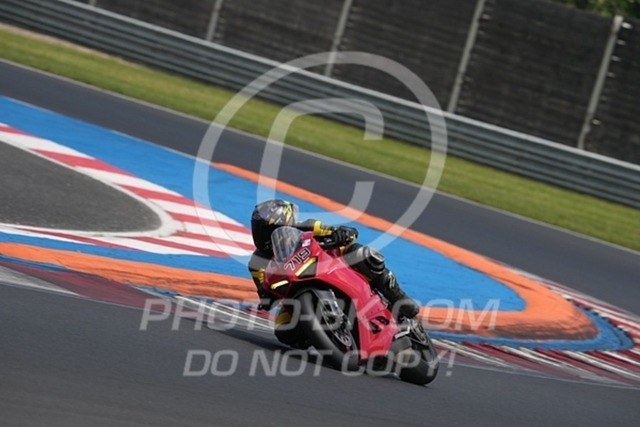 2024_05_25_PBK_24936 | Sportfotografie; SlowMotion; Video; Rennstrecke; Hafeneger; Speer; Racing; RSE; BMW; CBO; Trackday; Motorsportarena; Hockenheimring; Brno; Most; Barcelona; Valencia