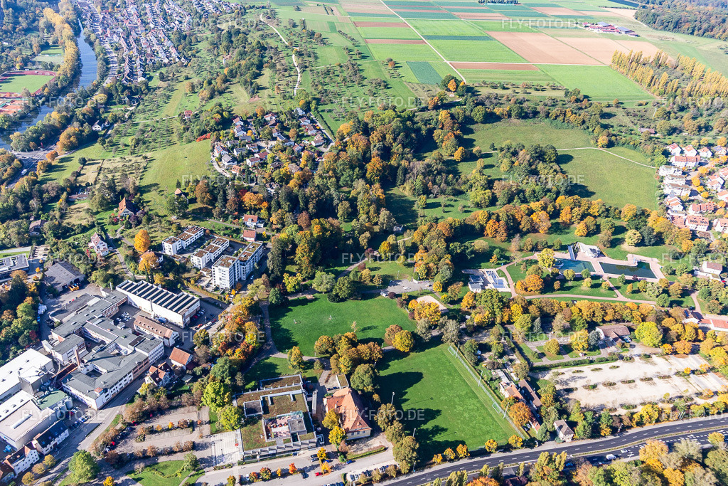 Freibad Nürtingen, Bolzplatz Nürtingen, Sporthalle und Sportplatz Schreibere und Hallenbad Nürtingen https://www.sw-nuertingen.de/baeder.html https://sw-nuertingen.de/baeder/hallenbad/ | Luftbild: Freibad Nürtingen, Bolzplatz Nürtingen, Sporthalle und Sportplatz Schreibere und Hallenbad Nürtingen https://www.sw-nuertingen.de/baeder.html https://sw-nuertingen.de/baeder/hallenbad/ in Nürtingen im Bundesland Baden-Württemberg in Deutschland. Foto: IMG_119254.jpg vom 14.10.2019 durch Werner Riehm/FLY-FOTO.de - Realisiert mit Pictrs.com